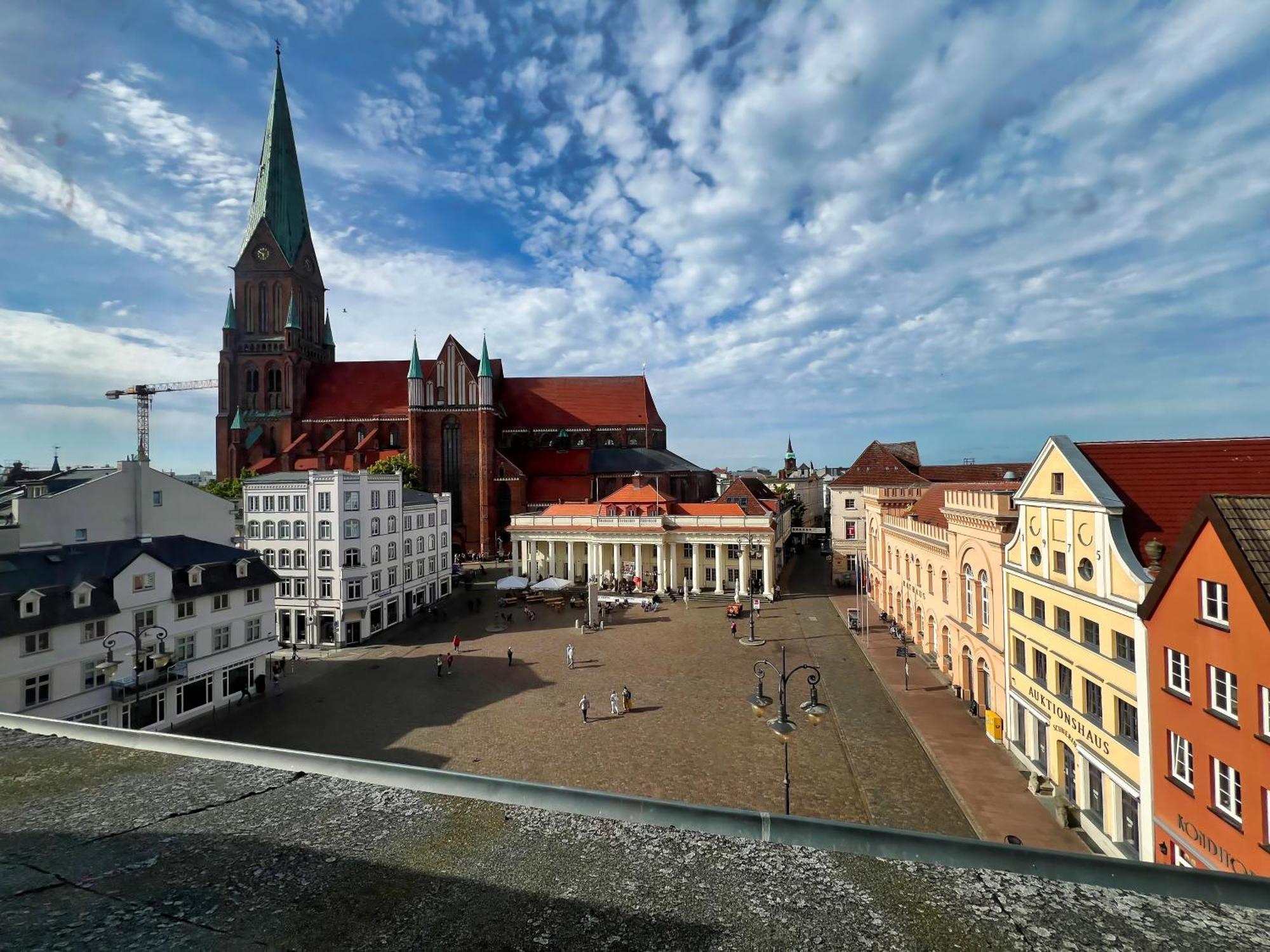 Nr 3 Lichtdurchflutetes Apartment Am Historischen Marktplatz 66 Qm #Cosiness Company 23 Schwerin  Exteriör bild